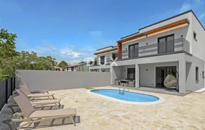 Haus 130 m², Labin - Pool und Terrasse