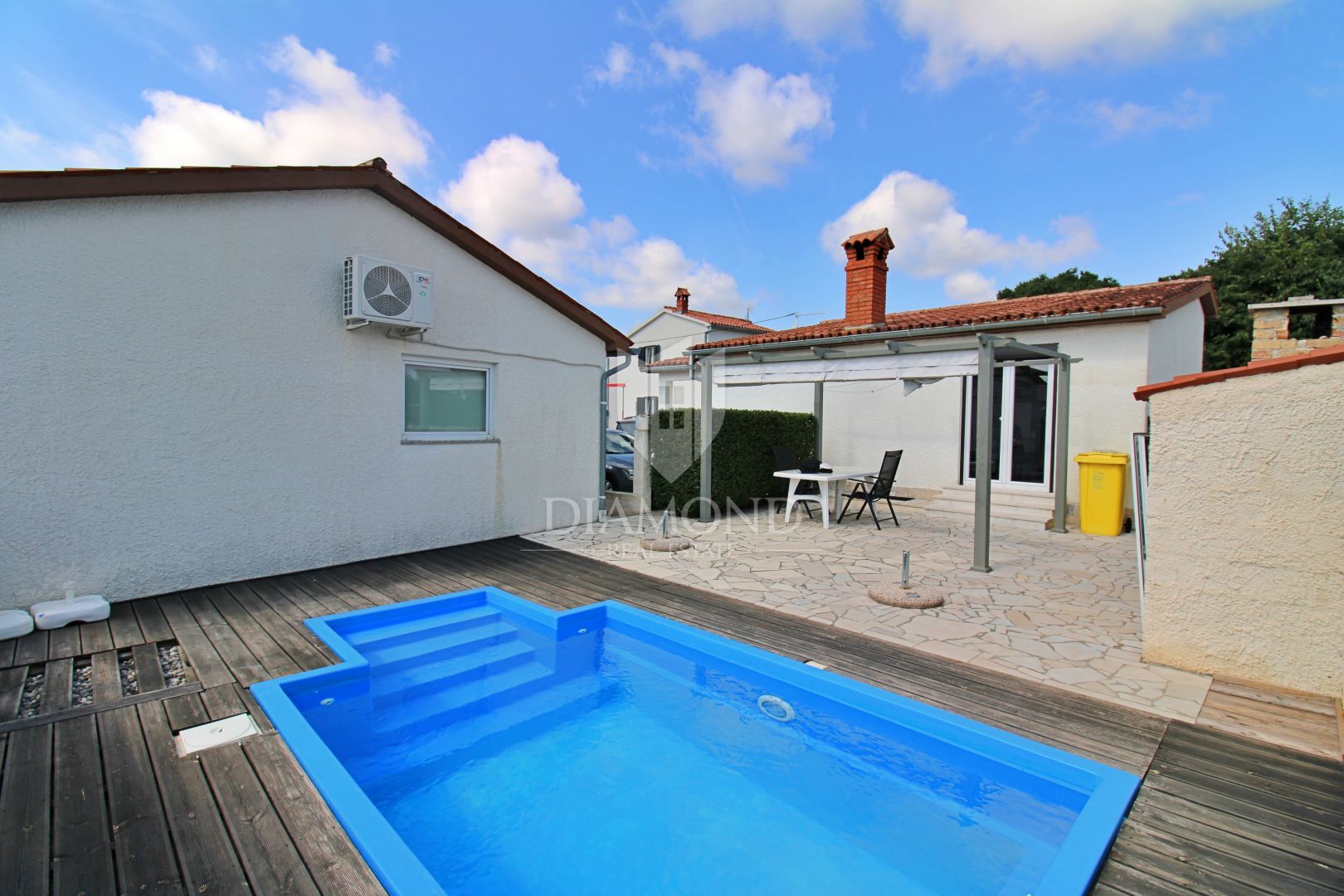 House 134 m², Barban - pool and auxiliary building