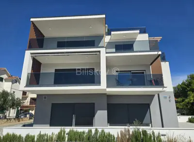 Commercial space 138 m², Srima by the sea and sea view - 4
