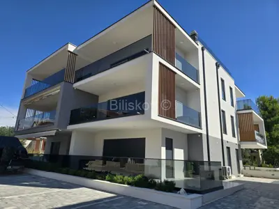 Poslovni prostor 138 m², Srima uz more i pogled na more