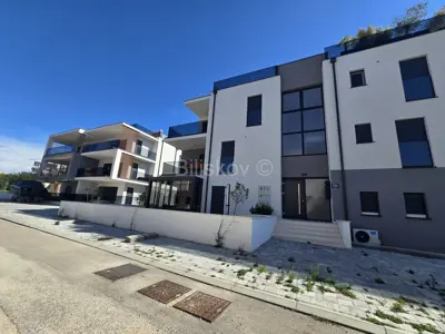 Commercial space 138 m², Srima by the sea and sea view - 6