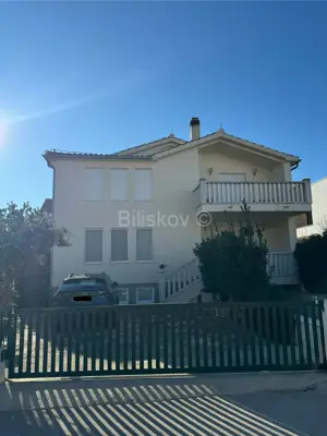 Kuća 370 m², Vodice - uređena okućnica i vrt - 2