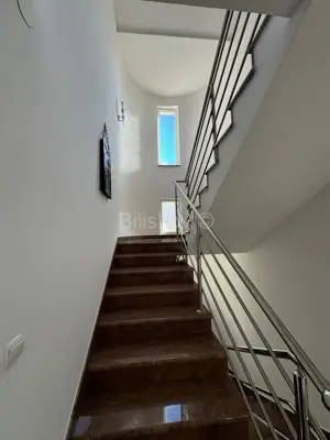 Kuća 370 m², Vodice - uređena okućnica i vrt - 13