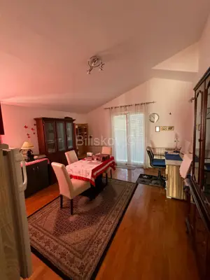 Kuća 370 m², Vodice - uređena okućnica i vrt - 16