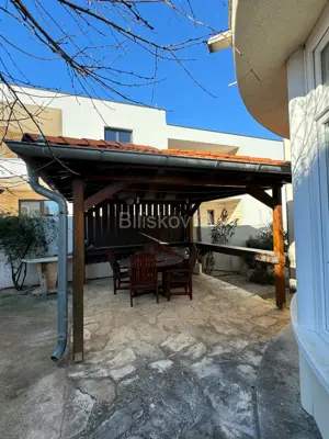Kuća 370 m², Vodice - uređena okućnica i vrt - 5