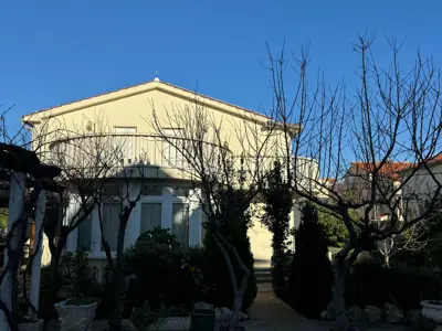 Haus 370 m², Vodice - gepflegter Hof und Garten