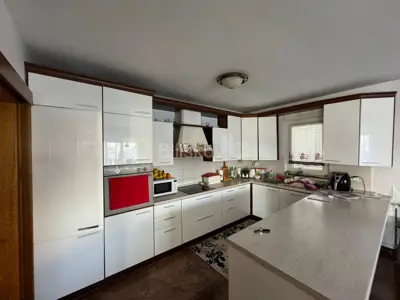 Kuća 370 m², Vodice - uređena okućnica i vrt - 9