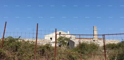 Near Pula – interesting property with great potential - 8