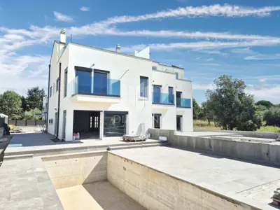 Poreč, modern villa in an exclusive location
