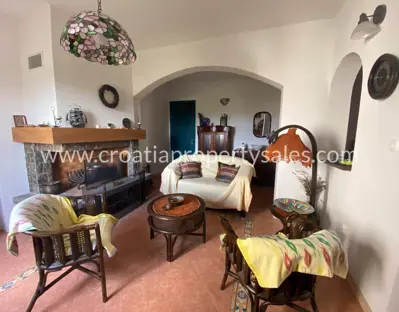 Haus, Brač, 230 m², 999 000 € - 5