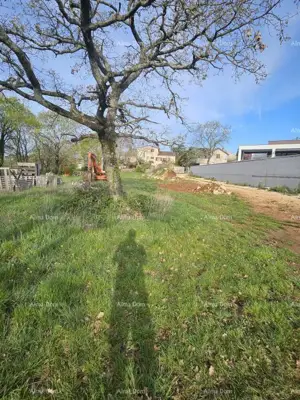 Građevinsko zemljište 908 m², Kanfanar - pristupni put - 2