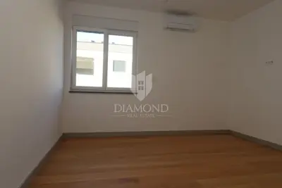 Stan 108 m², Volme - 3 spavaće sobe, lođa - 7