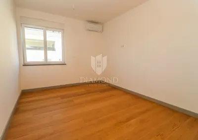 Stan 108 m², Volme - 3 spavaće sobe, lođa - 11