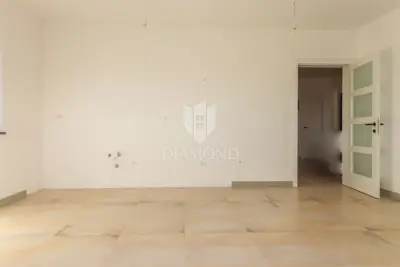 Stan 108 m², Volme - 3 spavaće sobe, lođa - 5