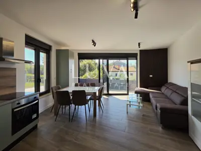 Wohnung 72 m², Poreč - privater Garten und überdachte Terrasse