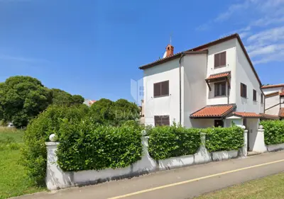 Kuća 177 m², Umag centar - poslovni prostor i dvorište - 12