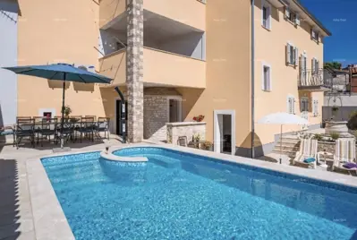 Prodaje se prekrasna vila sa bazenom u Vodnjanu - 2