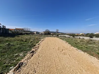 Building land 408 m², Bilice, access from the main road - 3