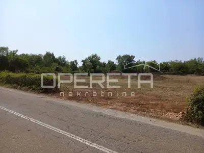 Građevinski teren 380 m² u Pinezićima (struja, voda, uredan put i vlasništvo) - 2