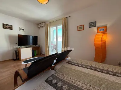 Dvosobni stan u centru Makarske blizu mora