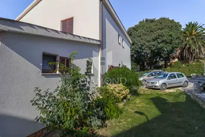 Kuća u zelenilu s pogledom na more u centru Medulina! - 21