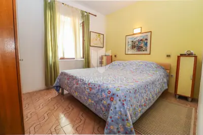 Kuća u zelenilu s pogledom na more u centru Medulina! - 8