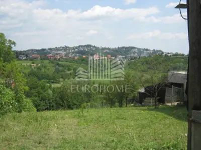 Zemljište u Mikulićima, pogled na Medvedgrad i Šestinsku Crkvu - 2