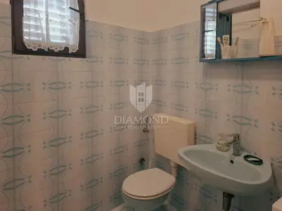 Poreč, okolica, četverosoban stan na prvom katu, prilika! - 12