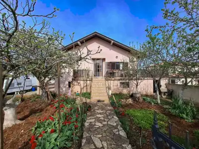 Poreč, okolica, 4 Zimmer Wohnung im ersten Stock, Gelegenheit!