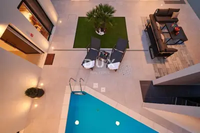 Villa 250 m², Omiš - sea view and pool - 9