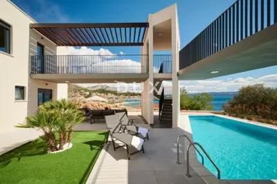 Villa 250 m², Omiš - sea view and pool