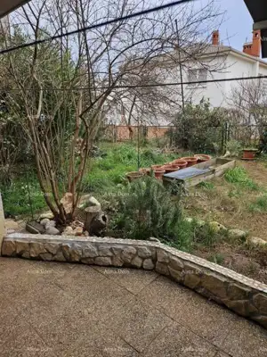 Prodaja dva stana u prizemlju kuće s vrtom - 10