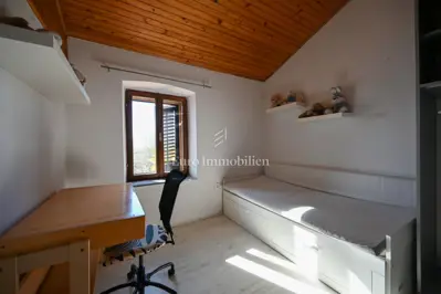Istra, Kaštelir - kamena kuća s dvorištem - 12