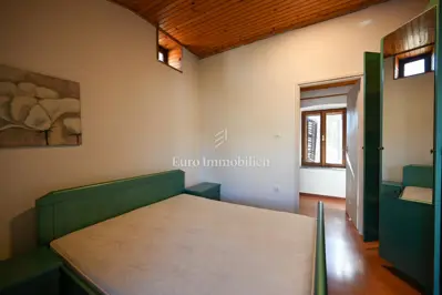 Istra, Kaštelir - kamena kuća s dvorištem - 13