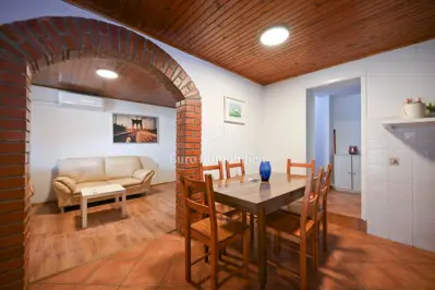 Istra, Kaštelir - kamena kuća s dvorištem - 6