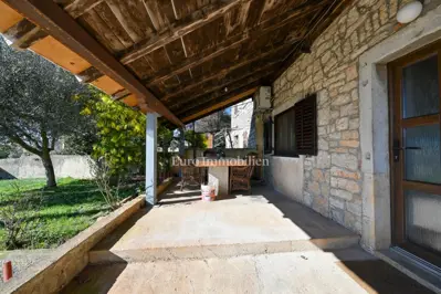 Istra, Kaštelir - kamena kuća s dvorištem - 3