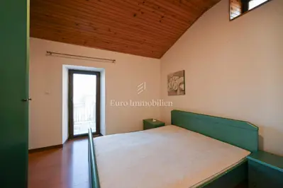 Istra, Kaštelir - kamena kuća s dvorištem - 14