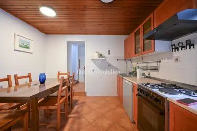 Istra, Kaštelir - kamena kuća s dvorištem - 7