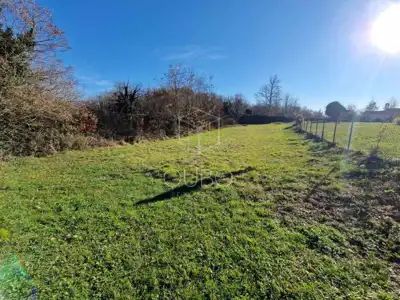 Land plot for sale in Modrušani