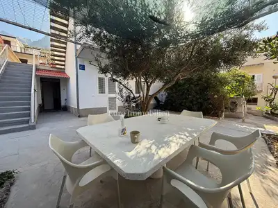 Apartmanska kuća 250 m², Promajna - 4 apartmana i terasa - 7