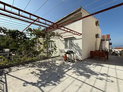 Apartmanska kuća 250 m², Promajna - 4 apartmana i terasa - 8