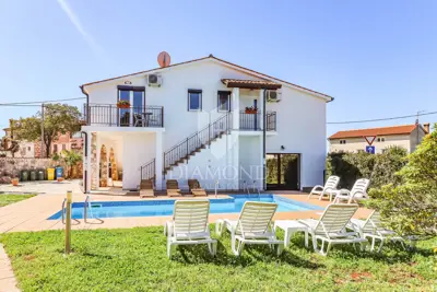 Kuća 300 m², Poreč - bazen i velika okućnica