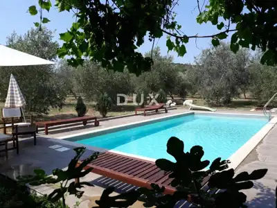 ISTRA, ROVINJ - House with a large yard in a quiet location near the sea