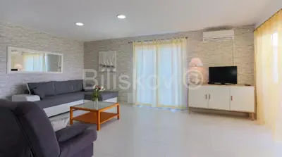 Medulin, vila sa bazenom, 3 uređena studio apartmana