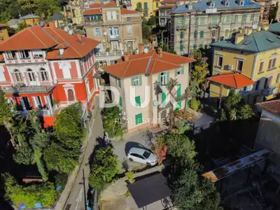 Wohnung 200 m², Opatija - Centar, Maisonette in einer Villa in Meeresnähe