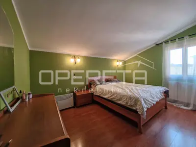 House 242 m², Bale - commercial space and apartment - 4