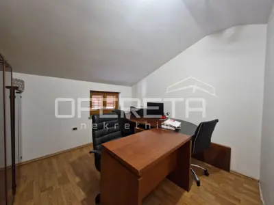 House 242 m², Bale - commercial space and apartment - 9