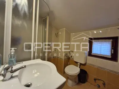 House 242 m², Bale - commercial space and apartment - 10