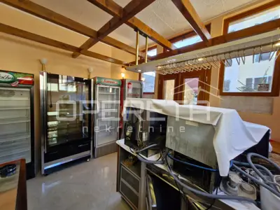 House 242 m², Bale - commercial space and apartment - 16