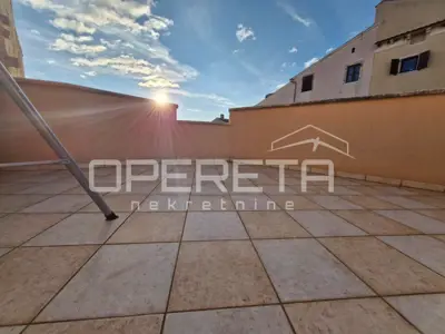 House 242 m², Bale - commercial space and apartment - 6